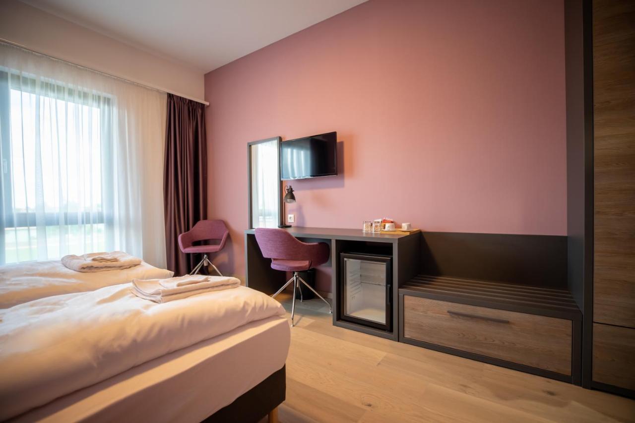 A22 Hotel Gyál エクステリア 写真